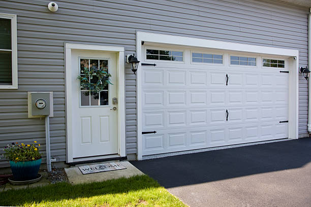 24/7 Emergency Garage Door Panel Replacement experts in Roanoke County County, VA
